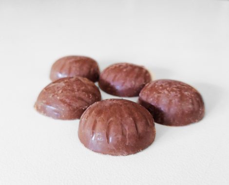 Chocolate milano: Suave chocolate a la leche moldeado con forma de conchita